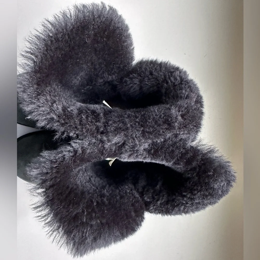 UGG black Bailey Button pull on boot.  size 10.  Boxed - Picture 5 of 14